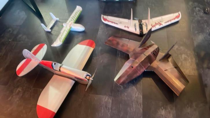 RC vlieg Hobby Complete Set, Hobby en Vrije tijd, Modelbouw | Radiografisch | Vliegtuigen, Gebruikt, Elektro, RTF (Ready to Fly)