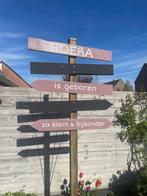 Geboortebord te huur - Wegwijzer, Kinderen en Baby's, Kraamcadeaus en Geboorteborden, Ophalen, Nieuw, Geboortebord