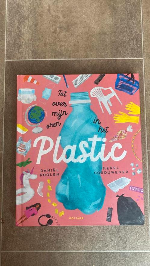 Daniël Poolen - Tot over mijn oren in het plastic, Boeken, Kinderboeken | Jeugd | onder 10 jaar, Zo goed als nieuw, Ophalen of Verzenden