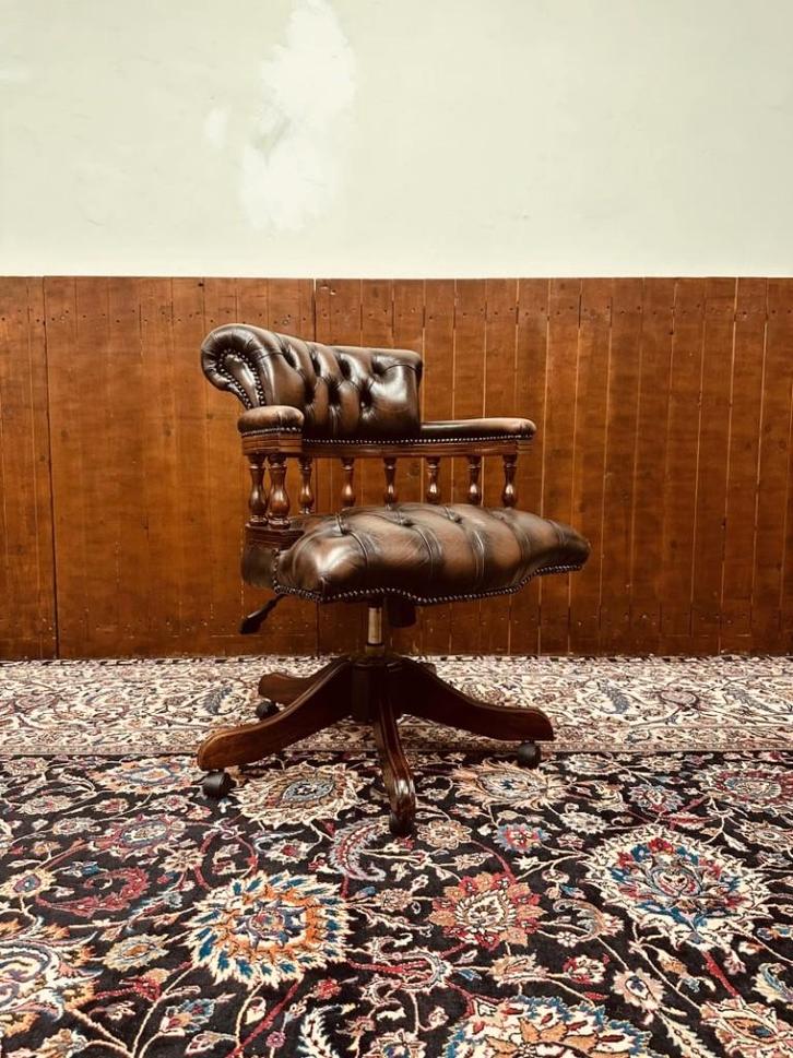 Engels Klassiek Chesterfield Bureaustoel, Antiek en Kunst, Antiek | Kantoor en Zakelijk, Ophalen