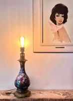 Antieke handbeschilderde porseleinen tafellamp met koper, Huis en Inrichting, Lampen | Tafellampen, Minder dan 50 cm, Gebruikt