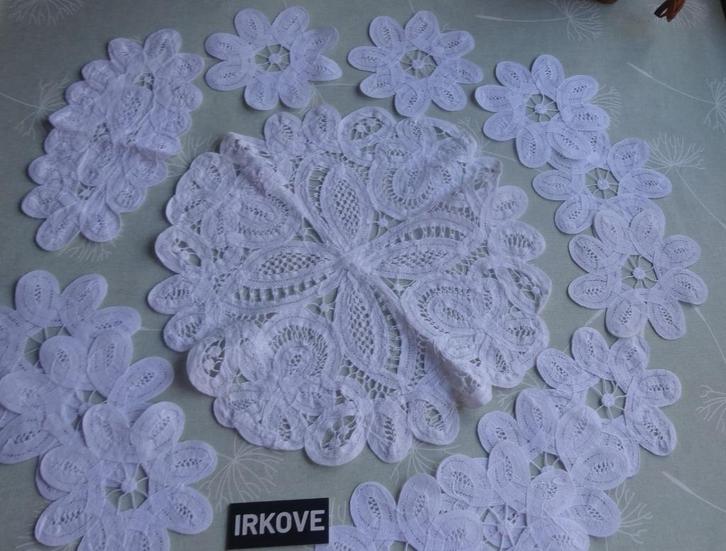 BRUSSELS KANT * 14 KLEEDJES EN Onderzetters *, Antiek en Kunst, Antiek | Kleden en Textiel, Verzenden