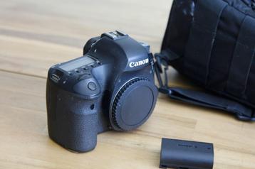 Canon EOS 6D body + accesoires beschikbaar voor biedingen