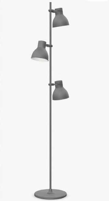 Grijze metalen staande lamp met 3 spots beschikbaar voor biedingen
