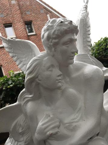 Groot Engelenbeeld vervaardigd uit gietijzer  beschikbaar voor biedingen