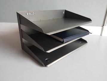 BISLEY 3-Vaks Industriële Lectuurhouder. Vintage jaren 60-70 beschikbaar voor biedingen