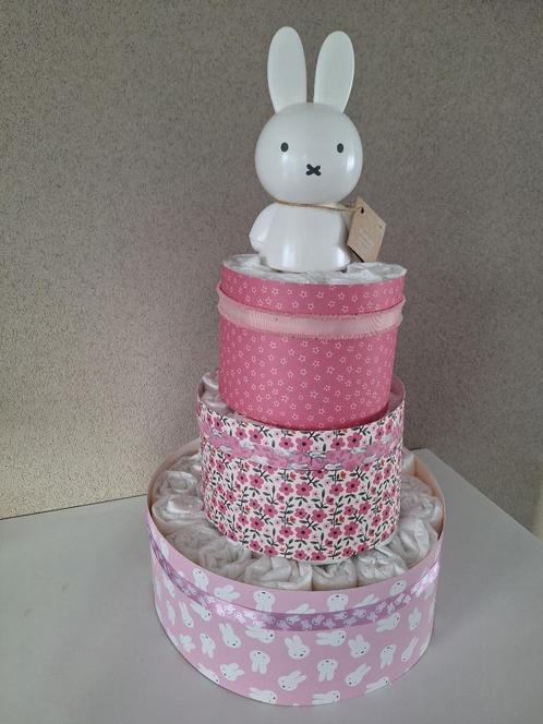 Luiertaart Roze Nijntje met bloemen, Kinderen en Baby's, Kraamcadeaus en Geboorteborden, Nieuw, Ophalen of Verzenden
