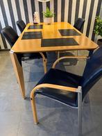 Complete eethoek - Houten Tafel en 4 Bijbehorende Stoelen, Ophalen, Zo goed als nieuw