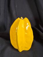 Carambola sterappel vaasje geel. Leuke eyecatcher, Huis en Inrichting, Woonaccessoires | Vazen, Geel, Aardewerk of Porselein, Ophalen of Verzenden