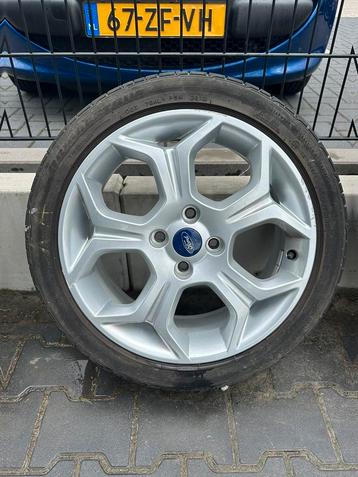 Ford velgen met zomer banden 205/45/17. 4/5 mm beschikbaar voor biedingen