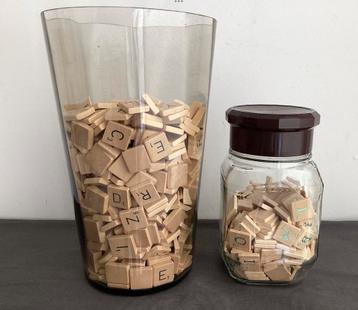 Scrabble 800 letters beschikbaar voor biedingen