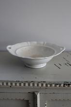 Oude brocante schaal op voet off white Nr.1 *Pronck & Praal*, Antiek en Kunst, Curiosa en Brocante, Ophalen of Verzenden
