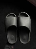 Yeezy Slides - Maat 39 (valt klein), Slippers, Zwart, Ophalen of Verzenden, Gedragen