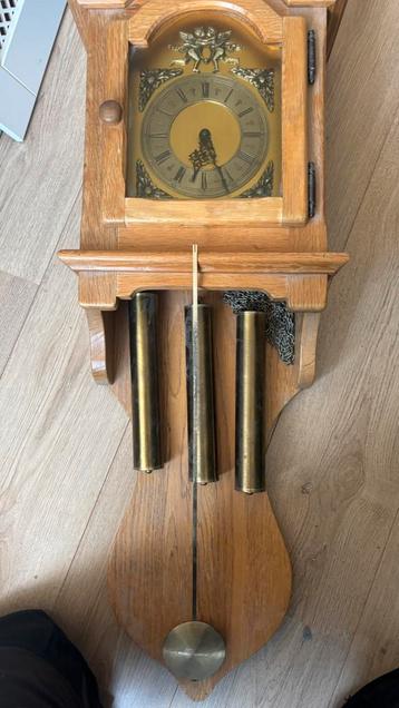 Wandklok beschikbaar voor biedingen