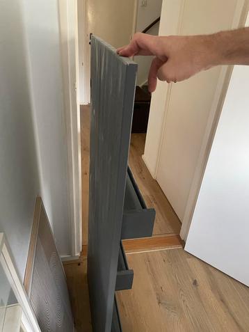 Grijze Wandplank met 3 Plankjes beschikbaar voor biedingen