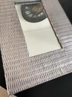 Spiegel, rand is van gevlochten metaal, India, Ophalen