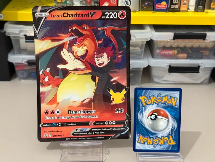 Lance's Charizard V Jumbo Pokemon kaart, Hobby en Vrije tijd, Verzamelkaartspellen | Pokémon, Zo goed als nieuw, Ophalen of Verzenden
