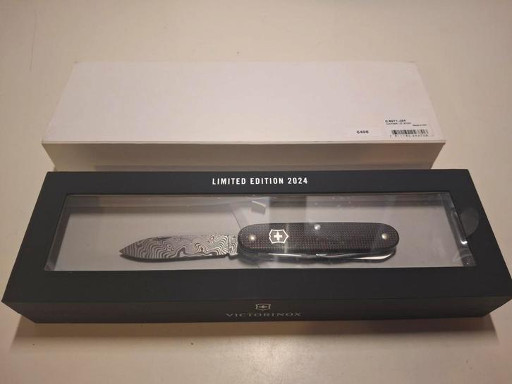 Victorinox damast limited edition 2024, Caravans en Kamperen, Kampeergereedschap, Zo goed als nieuw, Ophalen of Verzenden