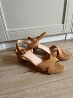 Bruine/cognac hakken maat 39, Schoenen met lage hakken, Bruin, Ophalen of Verzenden, Onbekend