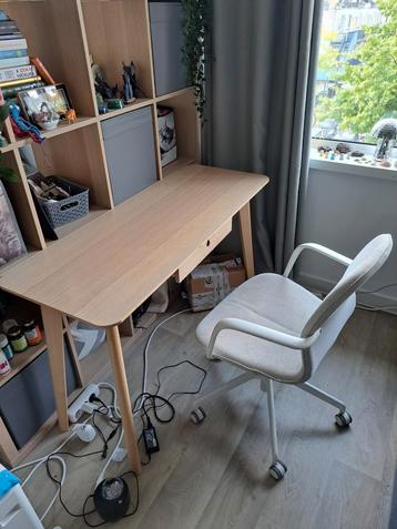 IKEA desk & chair for FREE beschikbaar voor biedingen