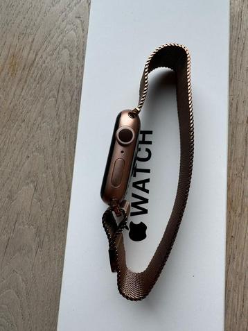 Apple Watch serie 5 40 mm met Apple Milanese band beschikbaar voor biedingen