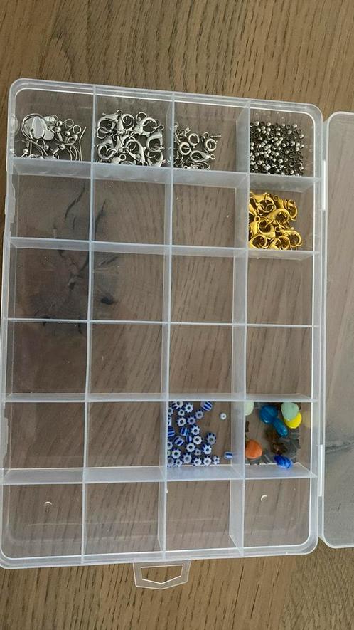 Sorteerbak met slotjes en knijpkralen, Hobby en Vrije tijd, Kralen en Sieraden maken, Nieuw, Kraal, Ophalen of Verzenden
