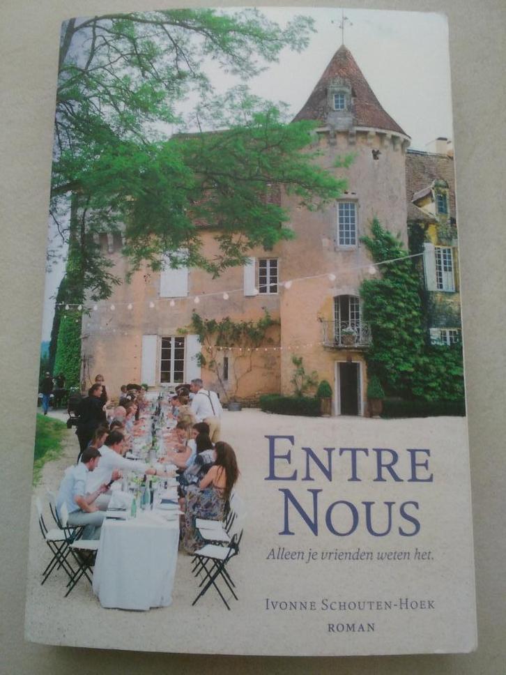 Entre Nous Ivonne Schouten-Hoek, Boeken, Romans, Zo goed als nieuw, Nederland, Ophalen of Verzenden