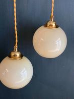 Vintage creme opaline glas, ronde bol lamp kapjes, Verzenden, Zo goed als nieuw, Glas, 50 tot 75 cm