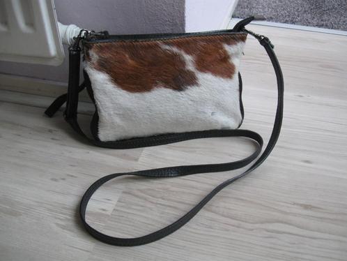 VERA PELLE leuk leren tasje met huid vacht als nieuw, Sieraden, Tassen en Uiterlijk, Tassen | Damestassen, Zo goed als nieuw, Schoudertasje