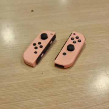 Joycon links/rechts Roze in nette staat beschikbaar voor biedingen