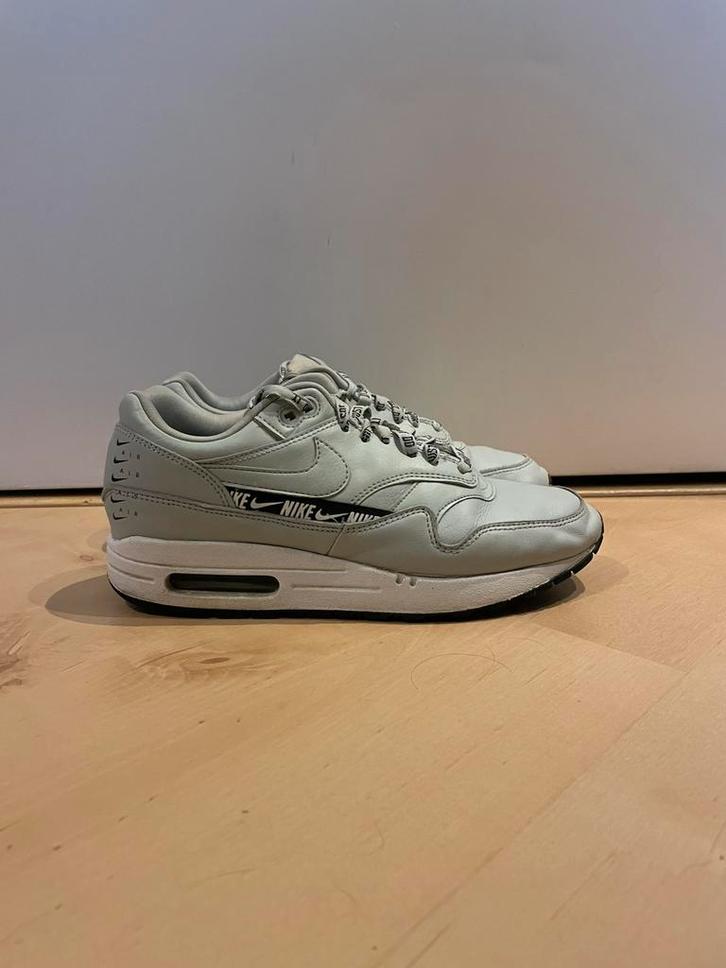 Nike Air Max 1 “Just Do It” maat 39., Kleding | Dames, Schoenen, Gedragen, Sneakers of Gympen, Grijs, Ophalen of Verzenden