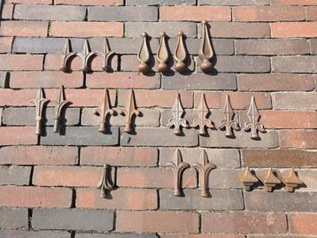 Antieke Franse stalen hek punten / hekornamenten €10 p/st beschikbaar voor biedingen