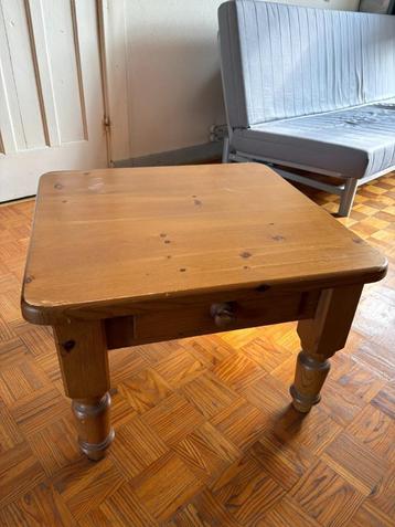 Grenen salontafel, slechts 15 Euro beschikbaar voor biedingen