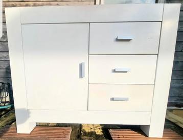 Commode kast, zwaar massief eiken bijna gratis voor € 85,- beschikbaar voor biedingen