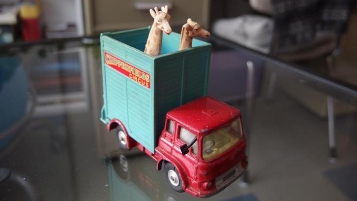 Corgi Toys 503 Chipperfields Bedford Tractor Unit (1960’s), Hobby en Vrije tijd, Modelauto's | 1:43, Gebruikt, Bus of Vrachtwagen