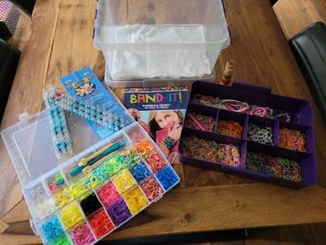 5 DECEMBER TIP HEEL VEEL LOOMBANDJES IN OPBERGBAK beschikbaar voor biedingen