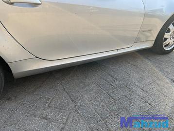 MERCEDE SLK R171 ZILVER 775 rechts zijskirt sideksirt 2004-2 beschikbaar voor biedingen