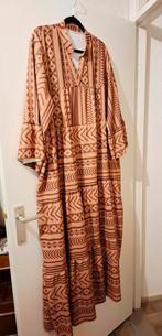 Lange nieuwe jurk maat onesize 48 tot 52, Kleding | Dames, Grote Maten, Bruin, Jurk, Nieuw, Ophalen of Verzenden