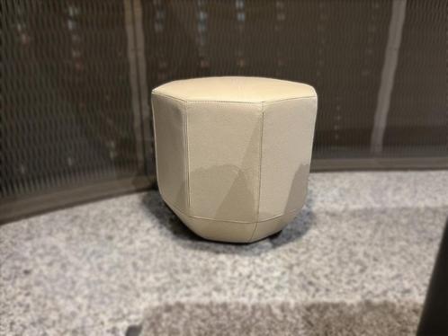 LEOLUX AMULET BIJZETTAFEL – SHOWROOMMODEL, Huis en Inrichting, Tafels | Bijzettafels, Zo goed als nieuw, Rond, 45 tot 60 cm, Minder dan 55 cm