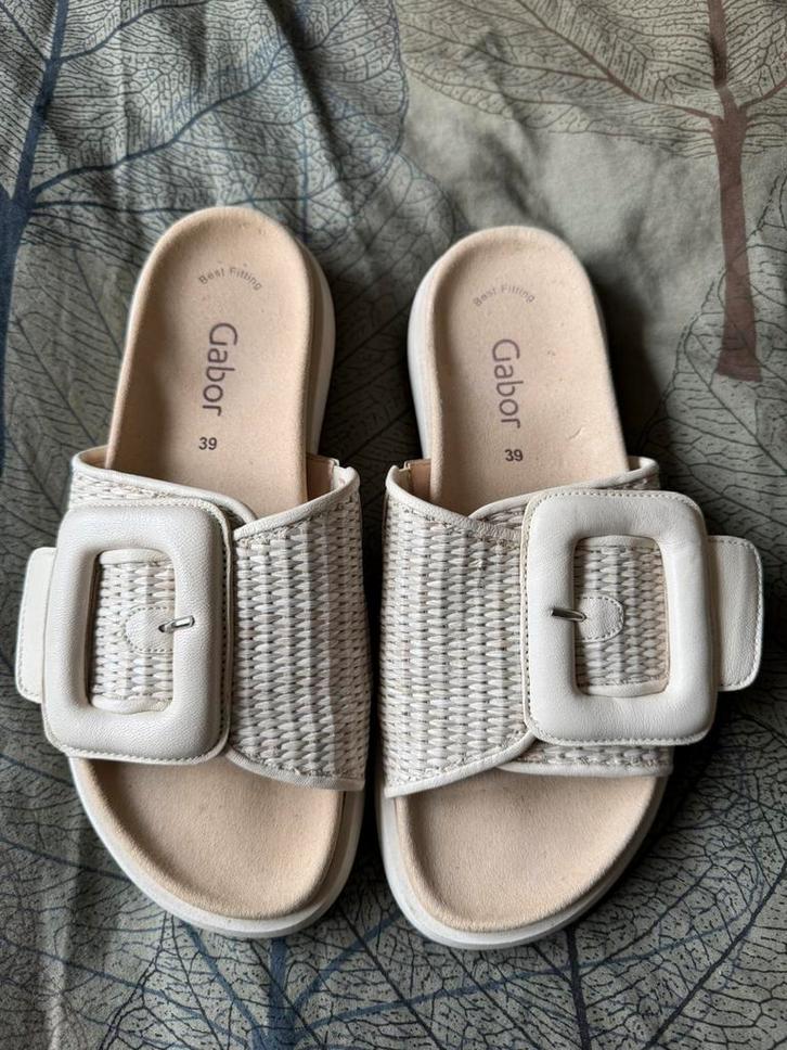 Gabor sandalen roomwit beige leer maat 39 comfort, Kleding | Dames, Schoenen, Zo goed als nieuw, Sandalen of Muiltjes, Beige, Ophalen of Verzenden