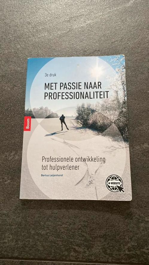 Bertus Leijenhorst - Met passie naar professionaliteit, Boeken, Schoolboeken, Zo goed als nieuw, Nederlands, Overige niveaus, Ophalen of Verzenden