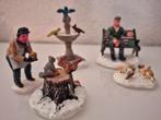 Lemax Kerstdorp Figuren Set vogels en eekhoorn voeren, Diversen, Kerst, Ophalen of Verzenden, Zo goed als nieuw