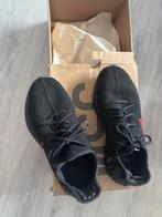 Adidas Yeezy Boost 350 V2 Zwart/Rood, Ophalen of Verzenden, Gedragen, Zwart, Sneakers of Gympen