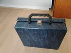 Vintage blauwe cassettekoffer voor 24 cassettes, Cd's en Dvd's, Cassettebandjes, Gebruikt, 2 t/m 25 bandjes, Overige genres, Ophalen of Verzenden