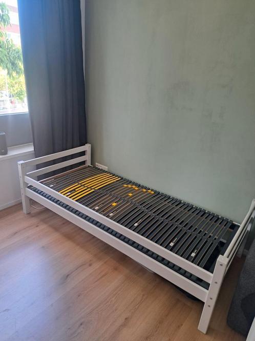 Frame bed inclusief lattenbodem., Huis en Inrichting, Slaapkamer | Bedden, Gebruikt, Eenpersoons, 90 cm, 200 cm, Hout, Wit, Ophalen