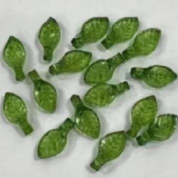 100x groene Acryl (bloem) blaadjes 10x5 mm beschikbaar voor biedingen