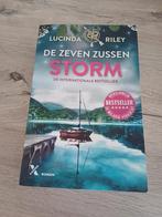 De zeven zussen Storm / Lucinda Riley, Ophalen of Verzenden, Zo goed als nieuw, Nederland