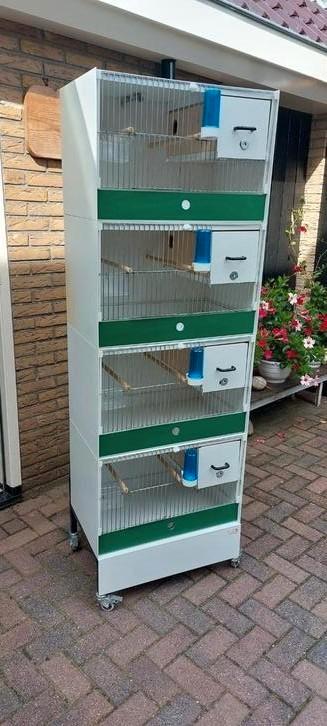 4 zgan heesakkers kunstofbroedkooien 61, Dieren en Toebehoren, Vogels | Hokken en Kooien, Zo goed als nieuw, Broedkooi of Kweekkooi