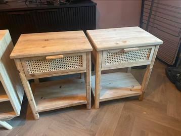 Nachtkastjes 2 beschikbaar voor biedingen