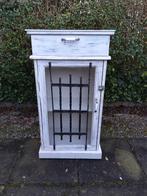 Shabby chic kastje op wieltjes., Ophalen